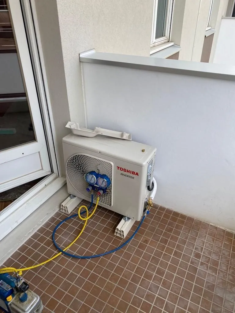 Diagnostic d'une climatisation Toshiba au manifold sur le groupe extérieur