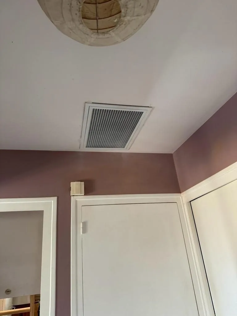 Bouche de climatisation gainable entretenue au plafond